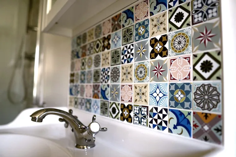 The tiled bathroom of the Honeysuckle room at the retreat house on Sark